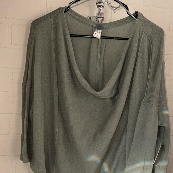 Free People WE THE FREE Lucky Day Tee Top Olive Green Oversized XS NEW - Picture 2 of 4